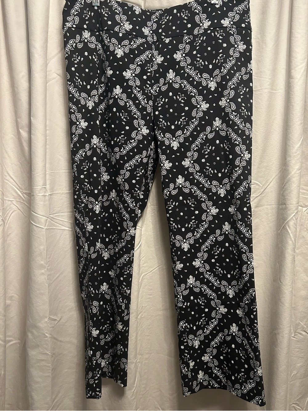 Elliott Lauren Black and White Paisley Print Stretch Pants